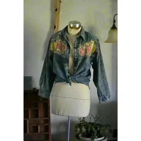 1990s Pretty Bleu Acid Wash Denim Button Down Shirt Retro Rose Applique Small - Picture 6 of 7